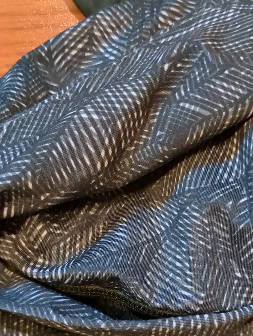 Lululemon Wrap It Up Crossover Tank Top Gator Green Printed Bra Size 8